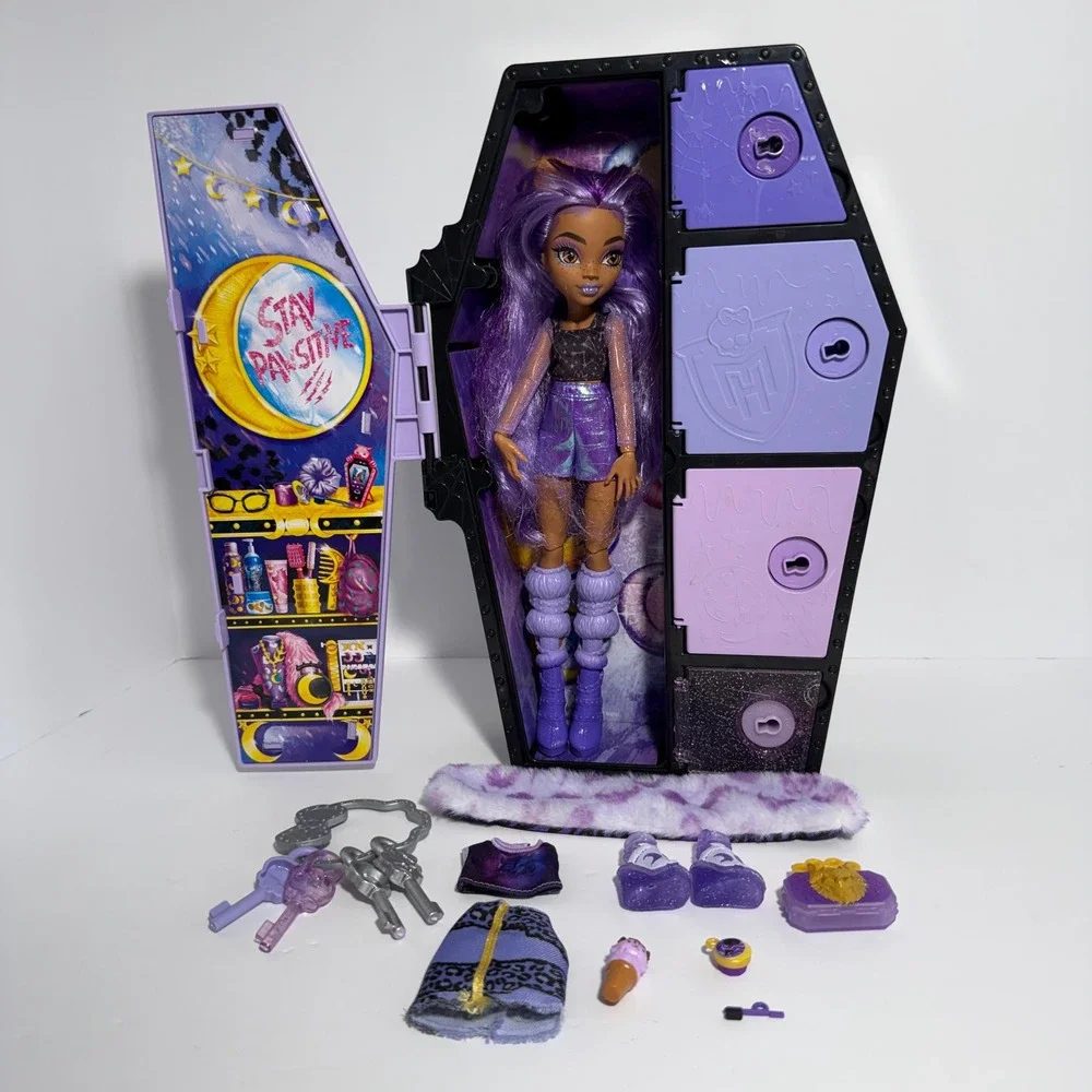 Monster High Clawdeen Wolf Skulltimate Secrets Fearidescent w Coffin Case